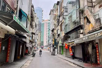 Hà Nội trong ngày đầu đóng cửa quán ăn đường phố, trà đá vỉa hè