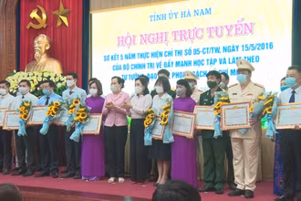 Hà Nam tiếp tục đẩy mạnh thực hiện Chỉ thị 05 gắn với các phong trào thi đua yêu nước