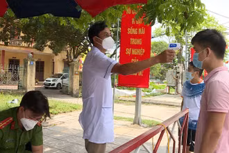 Xuất hiện hai ca dương tính, Hưng Yên thiết lập vùng cách ly phòng, chống Covid-19