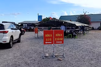 Ban Chỉ đạo phòng, chống dịch tỉnh Cà Mau kiểm tra hoạt động tại chốt kiểm soát người/phương tiện trên tuyến Quản Lộ - Phụng Hiệp.