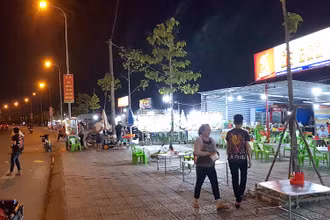 Hàng quán vĩa hè Cà Mau được phép hoạt động lại từ 00 giờ ngày 10-6. 