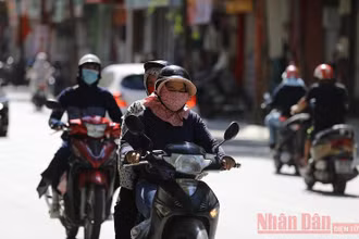 Nắng nóng kéo dài trên diện rộng tại nhiều địa phương trên cả nước khiến nhu cầu sử dụng điện tăng cao. (Ảnh minh họa: HÀ NAM)