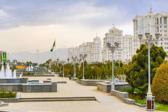 Một công viên tại thủ đô Ashgabat. (Ảnh: Alamy)