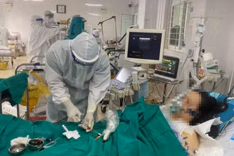 Bệnh nhân thở máy cuối cùng tại Bệnh viện Phổi Bắc Giang được rút ống nội khí quản