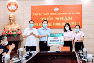 Tiếp nhận ủng hộ của Ngân hàng chính sách xã hội Chi nhánh TP Hải Phòng.