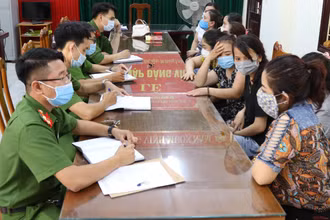 Công an thành phố Đồng Hới (Quảng Bình) triệu tập các đối tượng đánh lô, đề mỗi ngày gần 1,3 tỷ đồng.