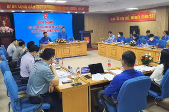 Đồng chí Nguyễn Anh Tuấn phát biểu ý kiến tại hội nghị.