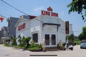 Tháng 5/2021, quán karaoke KINGDOM ở xã Bình Minh, huyện Bình Giang bị xử lý do hoạt động trái phép giữa dịch bệnh Covid-19.