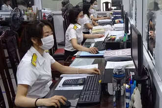 Ngành thuế tỉnh Thái Bình triển khai hóa đơn điện tử trên quy mô toàn tỉnh từ ngày 1/4 vừa qua. (Ảnh Mai Tú)