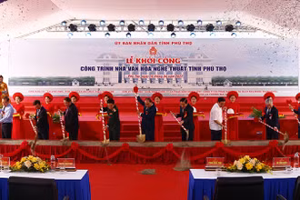 Chủ tịch nước Nguyễn Xuân Phúc dự lễ khởi công Nhà văn hóa nghệ thuật tỉnh Phú Thọ.