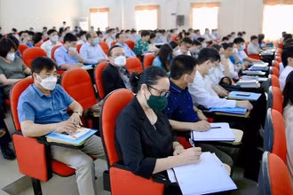 Bí thư đảng ủy xã, phường, thị trấn của TP Hà Nội tham gia lớp bồi dưỡng, nâng cao năng lực lãnh đạo, quản lý.