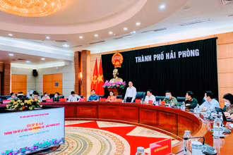 Quang cảnh cuộc họp báo của UBND thành phố Hải Phòng về Lễ hội Hoa phượng đỏ-Hải Phòng 2022 tổ chức chiều 13/4.