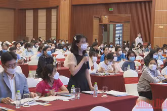 Đại diện các doanh nghiệp trao đổi, đối thoại với Cục Hải quan Hà Nam Ninh.