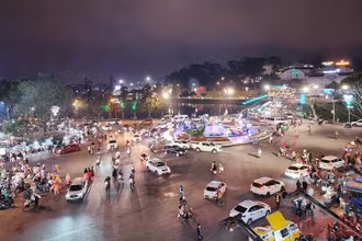 Khu vực trung tâm phố núi Đà Lạt trong đêm khai mạc “Tuần lễ vàng du lịch Lâm Đồng 2022”.