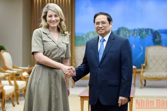 Chiều 13/4, tại Hà Nội, Thủ tướng Phạm Minh Chính tiếp Bộ trưởng Ngoại giao Canada Mélanie Joly đến chào xã giao.