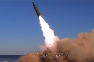 Triều Tiên thử nghiệm thành công một loại vũ khí dẫn đường chiến thuật mới. Ảnh: KCNA/TTXVN