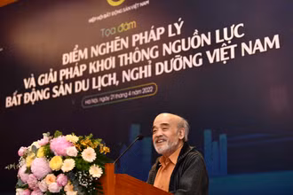 GS, TSKH Đặng Hùng Võ - Nguyên Thứ trưởng Bộ Tài nguyên và Môi trường trình bày tham luận tại Tọa đàm. (Ảnh: BTC)