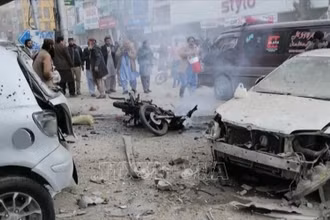 Hiện trường đổ nát sau vụ đánh bom liều chết nhằm vào cảnh sát tại thành phố Quetta, thủ phủ tỉnh Balochistan, miền tây nam Pakistan, ngày 17/2/2020. (Ảnh: IRNA/TTXVN)