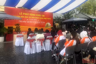 Vụ trưởng Vụ Thư viện Phạm Quốc Hùng phát biểu tại lễ phát động.