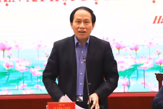 Ông Lê Tiến Châu, Ủy viên Trung ương Đảng, Phó Chủ tịch-Tổng Thư ký Ủy ban Trung ương Mặt trận Tổ quốc Việt Nam.