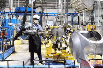 Sản xuất và lắp ráp xe máy tại Công ty TNHH Piaggio Việt Nam (Khu công nghiệp Bình Xuyên, tỉnh Vĩnh Phúc). (Ảnh: LÂM THANH)