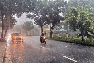 Hôm nay, 12/4, nhiều nơi trên cả nước có mưa rào và dông. (Ảnh minh họa)