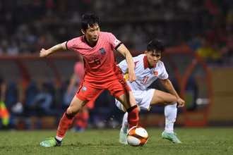 U23 Việt Nam vượt lên dẫn trước U20 Hàn Quốc. (Ảnh: Dương Thuật)