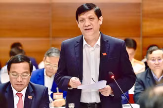 Bộ trưởng Y tế Nguyễn Thanh Long báo cáo thông tin tại cuộc họp chiều 29-1.