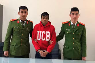 Đối tượng Hù Văn Sinh tại cơ quan Cảnh sát điều tra.