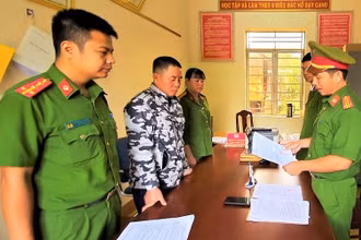Cơ quan Cảnh sát điều tra Công an tỉnh Đắk Lắk đọc lệnh bắt giam đối tượng Nguyễn Đức Hiệp.