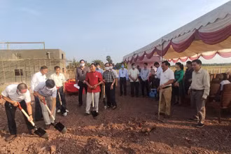Lễ động thổ xây dựng Nhà cộng đồng của bà con gốc Việt Nam tỉnh Kampot, sáng 27-1.