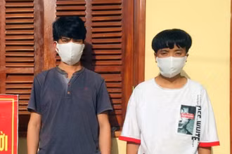 Tạm giữ hai người vượt biên trái phép từ Lào về Việt Nam.