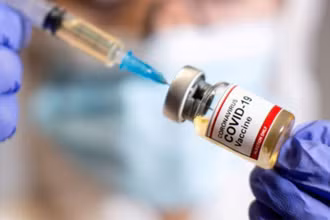 Vaccine Covid-19. Ảnh Reuters.