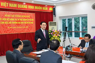 Bí thư Thành ủy Vương Đình Huệ phát biểu ý kiến tại buổi làm việc. Ảnh: DUY LINH