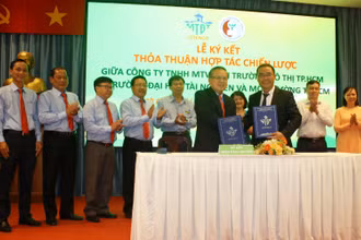 Quang cảnh lễ ký kết.