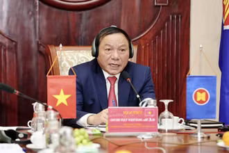 Ủy viên T.Ư Đảng, Thứ trưởng Bộ VHTTDL Nguyễn Văn Hùng phát biểu tại Hội nghị.