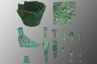 Một số hiện vật được khai quật từ di chỉ Vườn Chuối. 