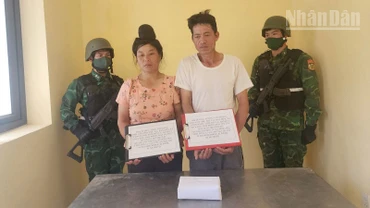 Đối tượng Lường Văn Ngoan và Tòng Thị Mầng cùng tang vật.
