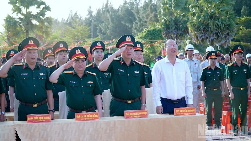 Lãnh đạo Cà Mau trực tiếp chỉ đạo và bỏ phiếu tại các điểm bầu cử trọng điểm