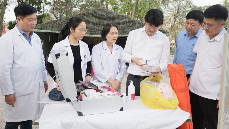 Hà Nội triển khai lực lượng y tế thường trực đảm bảo an toàn cho bắn pháo hoa Tết 2026