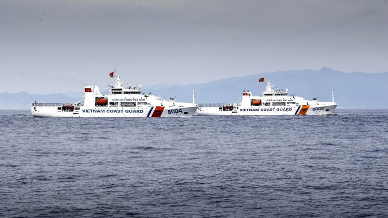 Biên đội tàu Cảnh Sát biển tham gia diễu binh trên biển. bien-doi-tau-canh-sat-bien-tham-gia-dieu-binh-tren-bien.jpg