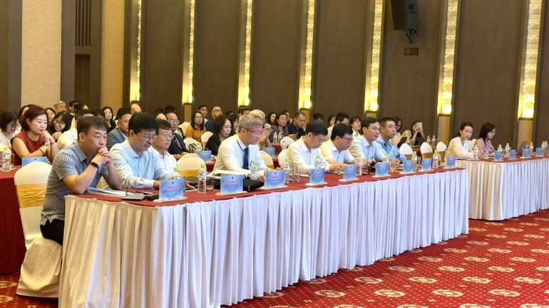 Các đại biểu tham dự hội nghị. z6909233575493-818fb2c2d9377e6b158f378001750755.jpg