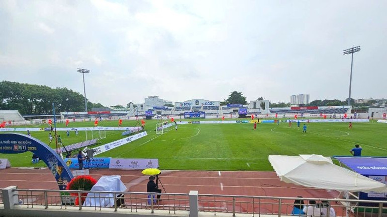Ngay sau lễ khai mạc U11 huyện Long Đất 2 gặp U11 thành phố Bà Rịa; U13 huyện Long Đất 1 gặp U13 huyện Côn Đảo. z6666942962579-890e41461225d76c7e529a9625aaf0f6.jpg