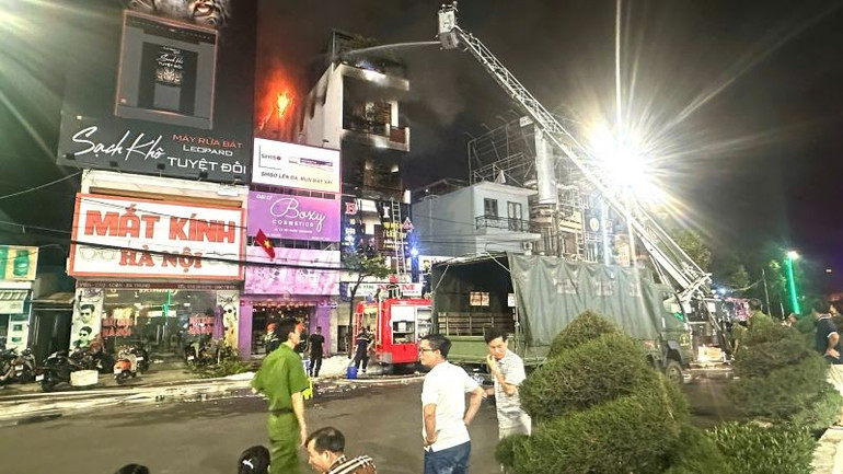 Cháy xảy ra tại nhà 153 đường Thái Nguyên, phường Nha Trang. z6984286787893-e96bcaa4bdecb11abd9575e72e89c258.jpg
