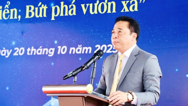 Chủ tịch Ủy ban nhân dân tỉnh Nguyễn Khắc Toàn phát biểu tại buổi lễ. z7135411610564-daef46cb4f669c66740c3259000c8725.jpg