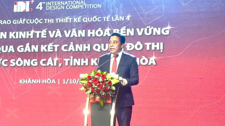Đồng chí Nguyễn Khắc Toàn, Chủ tịch Ủy ban nhân dân tỉnh phát biểu tại buổi lễ trao giải. z7070585414830-2b719495bb397742101f67d78fe53492.jpg
