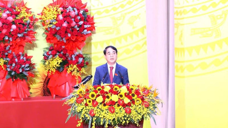 សមមិត្ត Nghiem Xuan Thanh សមាជិកគណៈកម្មាធិការមជ្ឈិមបក្ស លេខាគណៈកម្មាធិការបក្សខេត្តអាណត្តិទី១ ក្នុងនាមគណៈអធិបតីបានថ្លែងសុន្ទរកថាបិទសន្និបាត។ z7036772295201-6407beef92aeeb947dd713205379664d.jpg