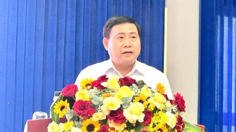 Đồng chí Lâm Đông, Phó Bí thư Tỉnh ủy, Chủ tịch Hội đồng nhân dân tỉnh phát biểu tại hội nghị. z7149954436536-7c04e59786403237a80c7debb98cc134.jpg