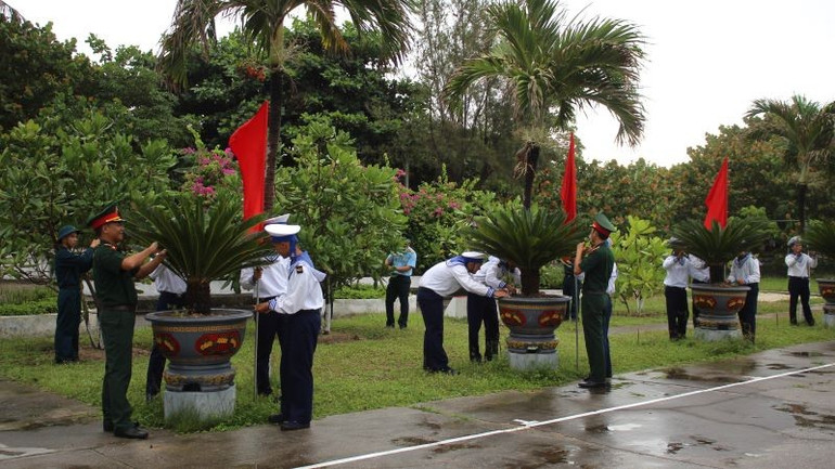 Cán bộ, chiến sĩ đảo Song Tử Tây chỉnh trang đơn vị. cb-cs-dao-song-tu-tay-chinh-trang-don-vi.jpg