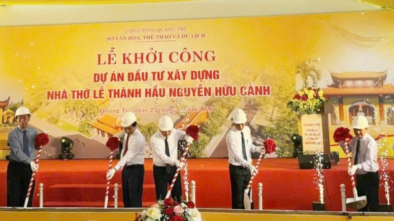 Các đại biểu thực hiện nghi thức khởi công dự án xây dựng nhà thờ Lễ Thành Hầu Nguyễn Hữu Cảnh.